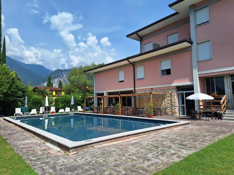Property building, Garden, Swimming pool