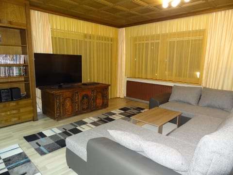 Library, Balcony/Terrace, Living room, Photo of the whole room, Mountain view