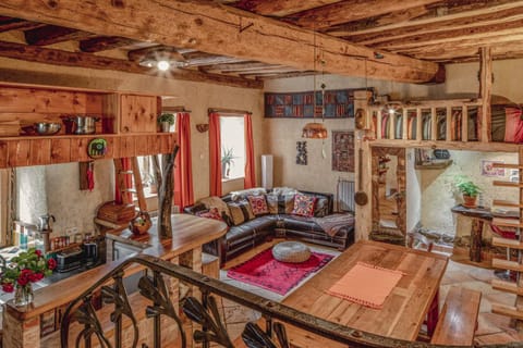 Communal lounge/ TV room, Bed, Library, TV and multimedia, Coffee/tea facilities, View (from property/room), Kitchen or kitchenette, Living room, Photo of the whole room, Seating area, Dining area, Bedroom, Communal kitchen, Area and facilities