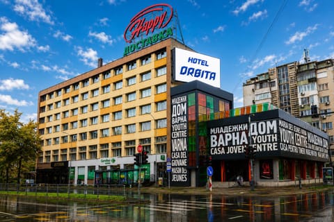 Property building, Day, Location