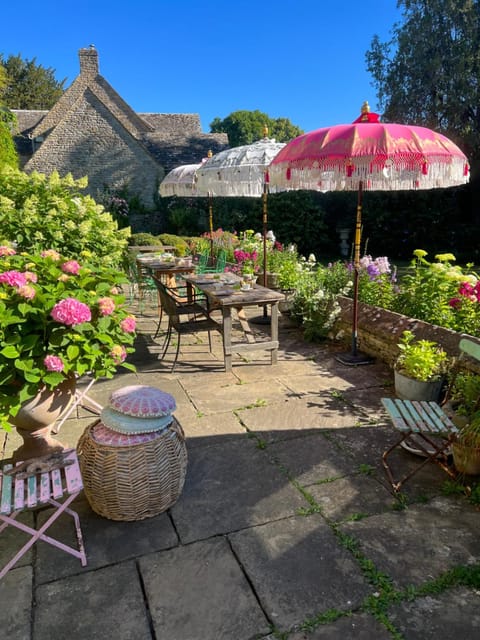 Patio, Day, Natural landscape, Summer, Garden