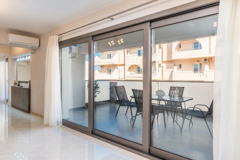 Balcony/Terrace, Quiet street view