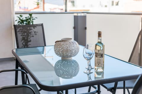 Balcony/Terrace, Street view