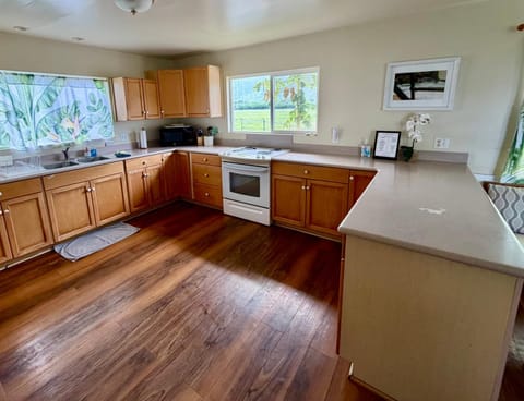 Mokulē'ia Beach Houses at Owen's Retreat House in Mokuleia