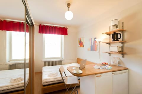 Bed, Kitchen or kitchenette, Photo of the whole room, Bedroom
