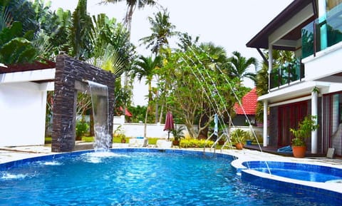 Property building, Garden, View (from property/room), Garden view, Pool view, Sea view