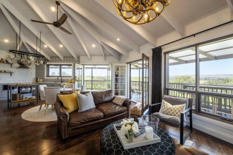 View (from property/room), Living room, Dining area, kitchen