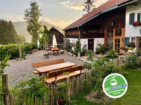 Property building, Garden, Balcony/Terrace, Seating area, Evening entertainment, Garden view, Mountain view, Entertainment, Sunrise, Sunset