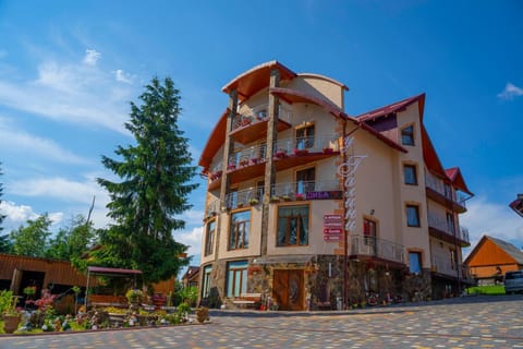 Property building, Facade/entrance, Bird's eye view, Bathroom, Balcony/Terrace, Buffet breakfast, Dinner, Family