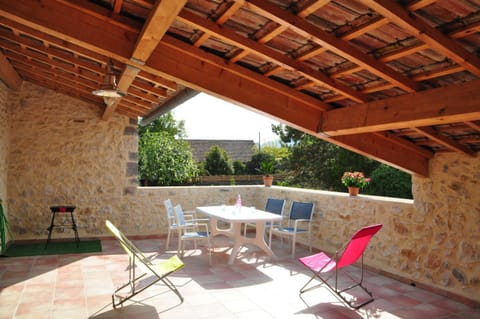 Charmante bastide à Vallon Pont d'Arc Apartment in Vallon-Pont-d'Arc