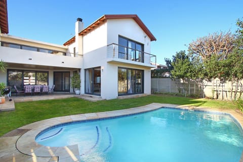 Property building, Balcony/Terrace, Pool view, Swimming pool