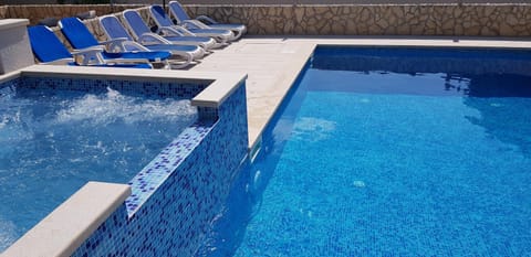 Kitchen or kitchenette, Seating area, Pool view, Swimming pool