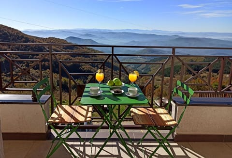 Balcony/Terrace, Mountain view
