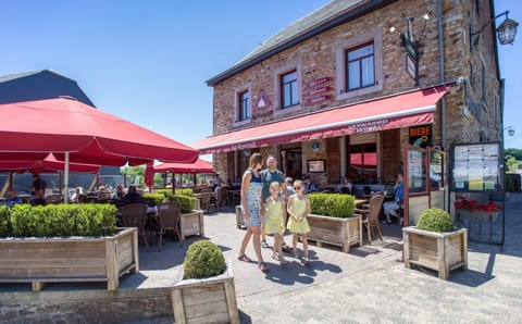 Restaurant/places to eat, Balcony/Terrace, Lounge or bar