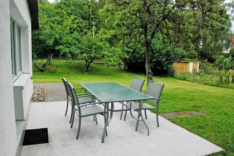 Property building, Garden, Dining area