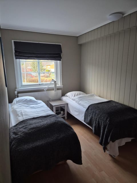 Bed, Photo of the whole room, Bedroom, Family, Family