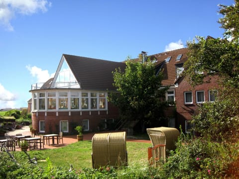 Facade/entrance, Garden