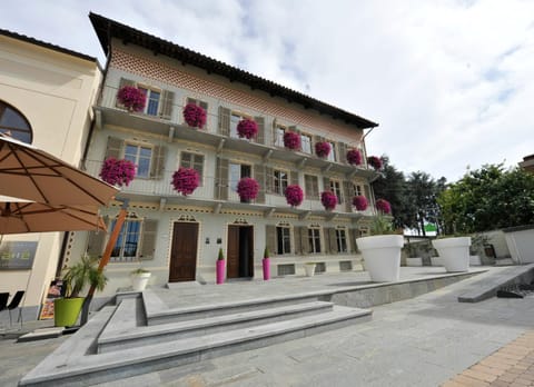 Facade/entrance, Facade/entrance
