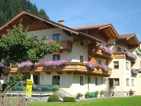 Property building, Day, Summer, Garden