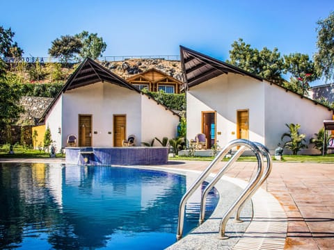 Property building, Swimming pool, Swimming pool