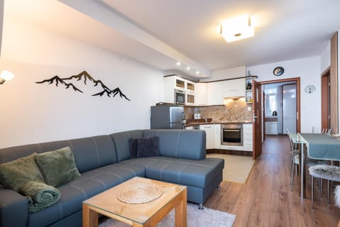 Kitchen or kitchenette, Seating area, Dining area