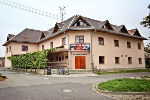 Facade/entrance, Spring, Summer, Autumn