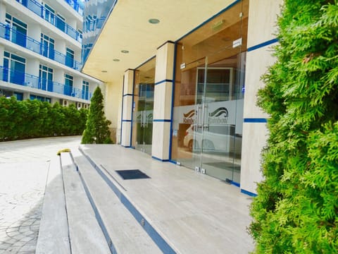 Facade/entrance
