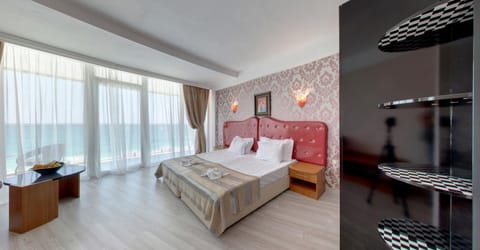 Bed, TV and multimedia, View (from property/room), View (from property/room), Balcony/Terrace, Photo of the whole room, Bedroom, wardrobe