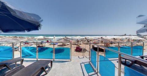 Nearby landmark, Day, Natural landscape, Beach, Sea view, sunbed