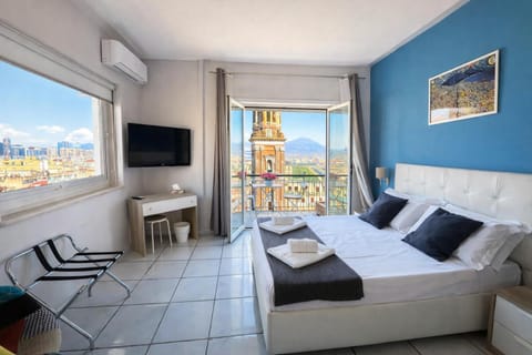 Bed, TV and multimedia, View (from property/room), Balcony/Terrace, Photo of the whole room, Bedroom, City view, Mountain view, Mountain view, air conditioner