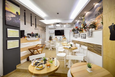 Staff, Staff, Restaurant/places to eat, Communal lounge/ TV room, Spring, Day, Night, Winter, Summer, Lobby or reception, Lounge or bar, Food and drinks, Other, Other, Photo of the whole room, Decorative detail, Decorative detail, Communal kitchen, Autumn, On site, Breakfast, Continental breakfast, Buffet breakfast, Asian breakfast, Italian breakfast, English/Irish breakfast, American breakfast, Alcoholic drinks, Non alcoholic drinks, Sunrise, Sunset, Family, Family