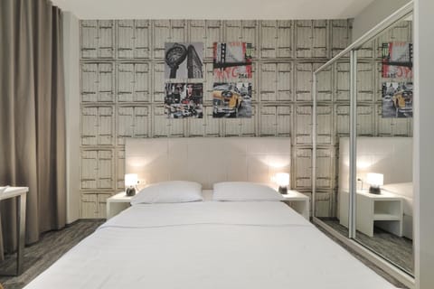 Bed, Photo of the whole room, Bedroom