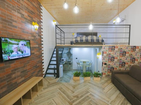TV and multimedia, Kitchen or kitchenette, Living room, Dining area, Area and facilities
