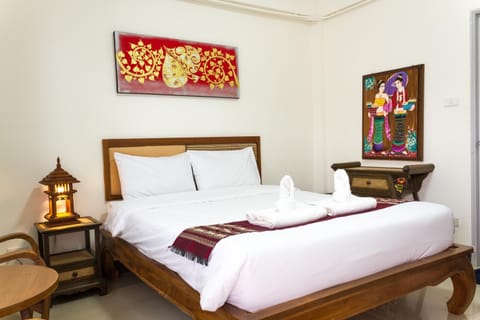 Bed, Photo of the whole room, Decorative detail, Bedroom