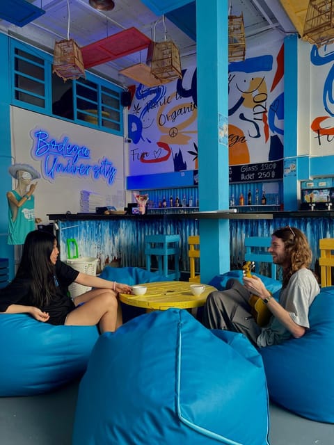 Restaurant/places to eat, Lounge or bar