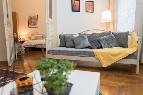 Living room, Decorative detail, Seating area