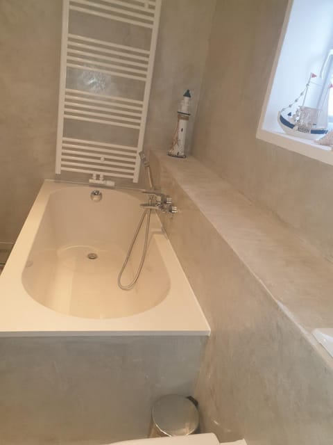 Shower, Toilet, Bathroom, Bath