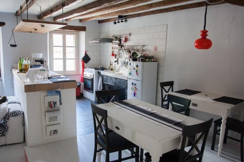 Kitchen or kitchenette, Communal kitchen