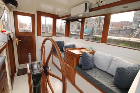 Facade/entrance, Balcony/Terrace, Quiet street view