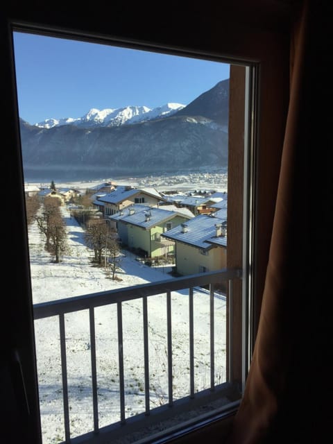 Communal lounge/ TV room, Winter, Mountain view, Area and facilities