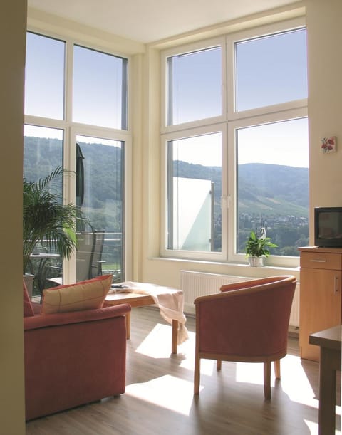 Balcony/Terrace, Seating area, Mountain view, River view