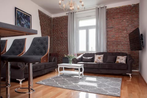 Day, Living room, Photo of the whole room, Decorative detail, City view, Landmark view, Street view