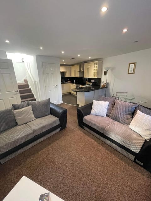 4 Laurel Court House in England