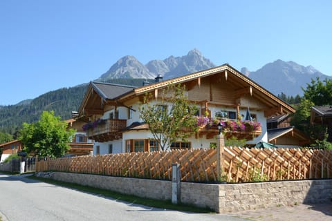 Facade/entrance, Mountain view