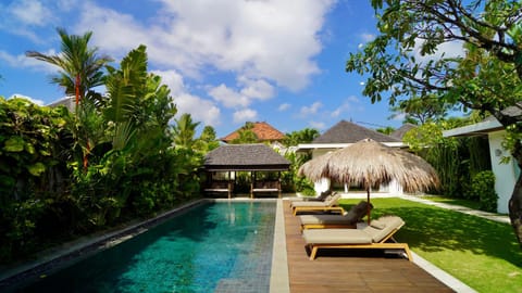 Swimming pool, Swimming pool