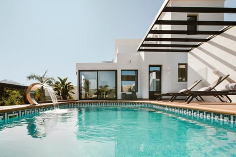 Swimming pool, sunbed