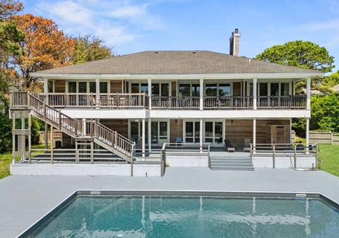 Property building, Pool view