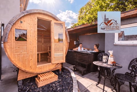 Hot Tub, Sauna