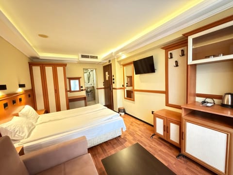 Bed, TV and multimedia, Coffee/tea facilities, Photo of the whole room, Bedroom