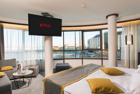 TV and multimedia, Living room, Seating area, Bedroom, City view, Landmark view